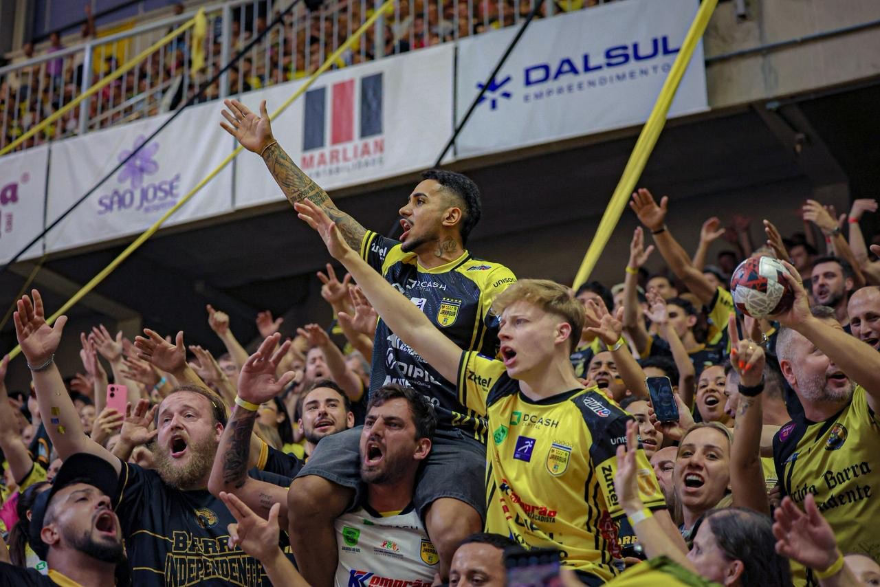 Melhor goleiro da LNF, Nicolas renova com o Jaraguá por mais uma temporada