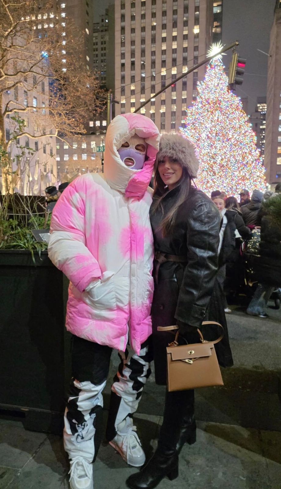 Neymar usa look inusitado para se disfarçar e andar nas ruas de Nova York; veja vídeo