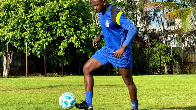 Sassá se apresenta e inicia trabalhos de pré-temporada no Confiança