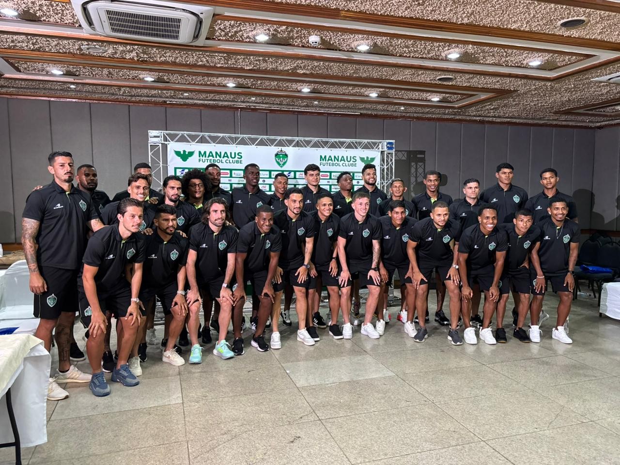 Com 30 jogadores, Manaus apresenta elenco e comissão técnica para a temporada 2026