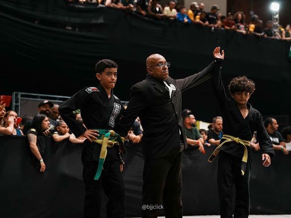 Professor celebra temporada vitoriosa de alunos de Jiu-Jitsu em Santarém; foram mais de 110 medalhas de ouro em 2025