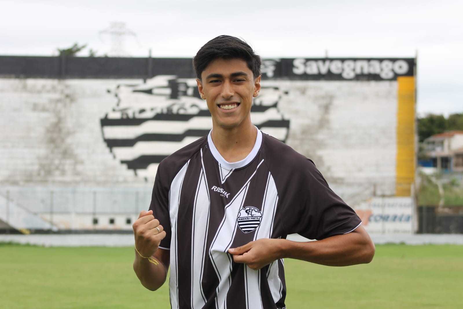 Comercial acerta com meia da base do Sertãozinho