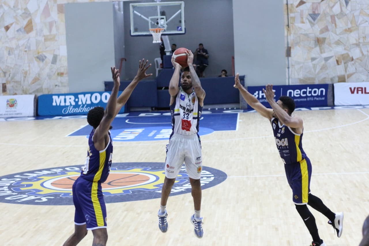 De olho em vaga no Super 8, São José encara líder Pinheiros pelo NBB