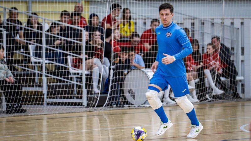 Catarinense vive no Cazaquistão a rotina como goleiro de futsal: “Sempre fui um menino que sonhei”