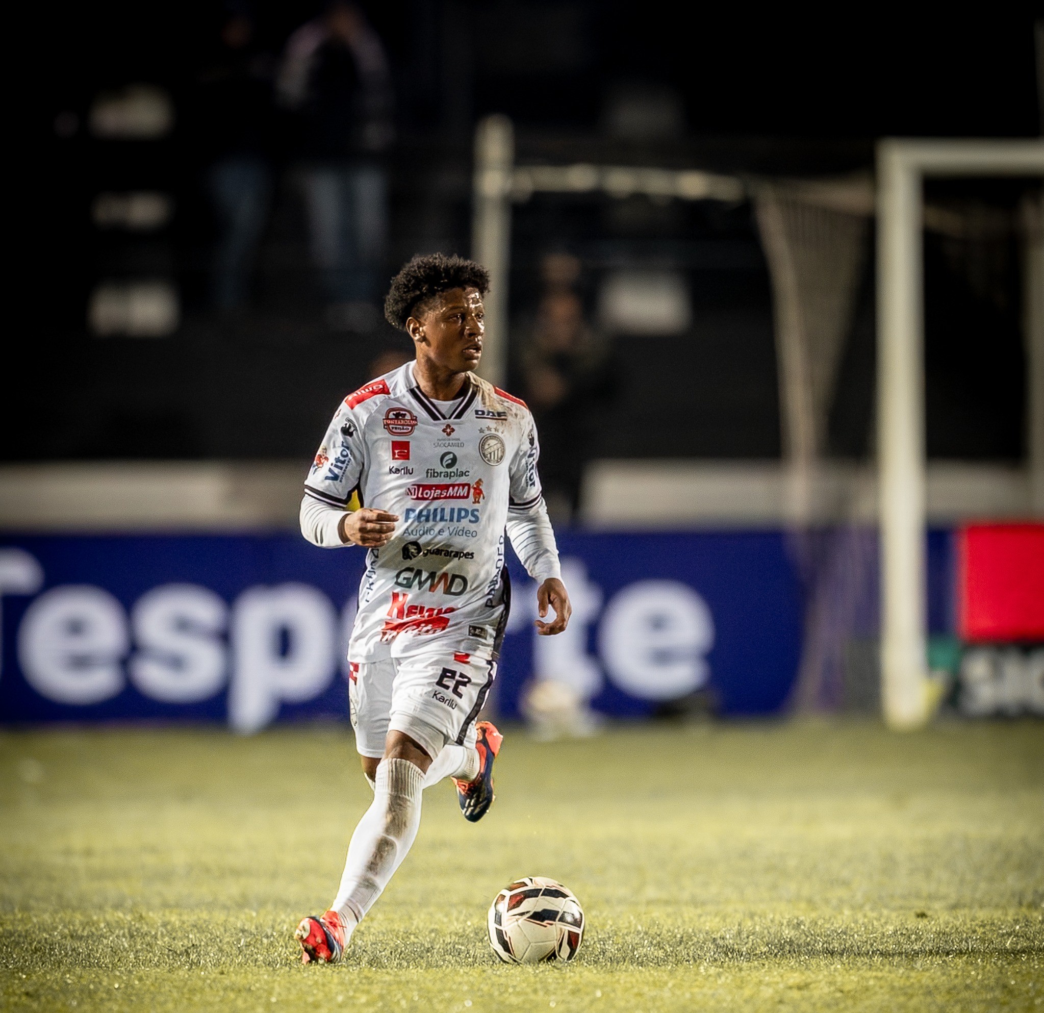 Operário-PR anuncia as saídas do lateral Jefferson e do meia Léo Silva