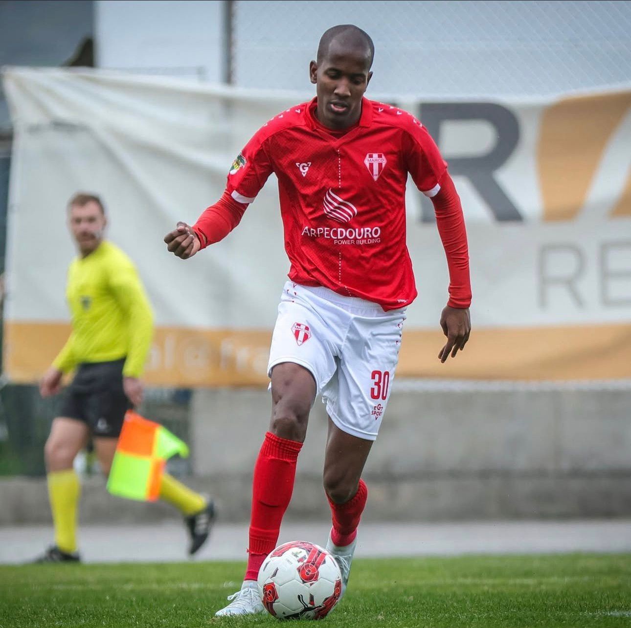 Campinense anuncia a contratação do zagueiro Matheus Camargo, que estava na Europa