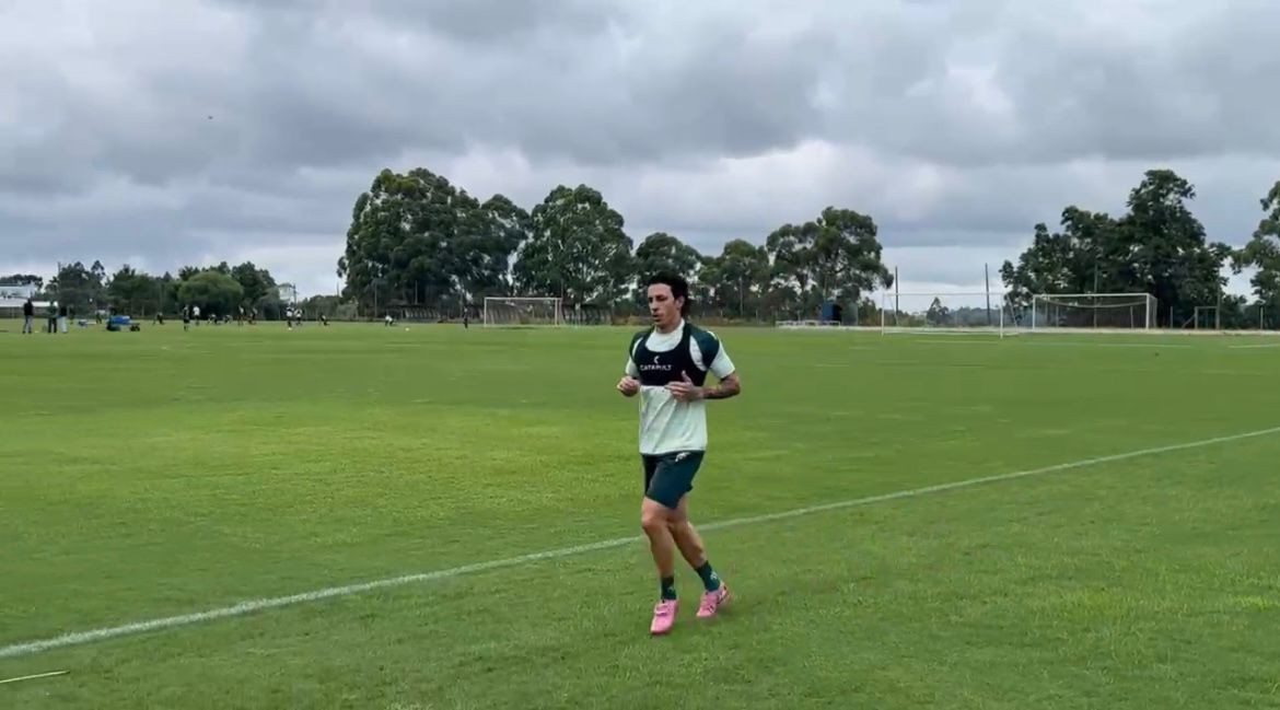 Jean Carlos se apresenta e é novidade em treino da Chapecoense