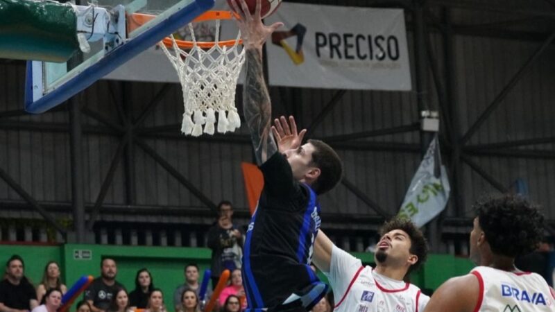 Pinheiros supera o Pato Basquete e chega à 13ª vitória consecutiva no NBB