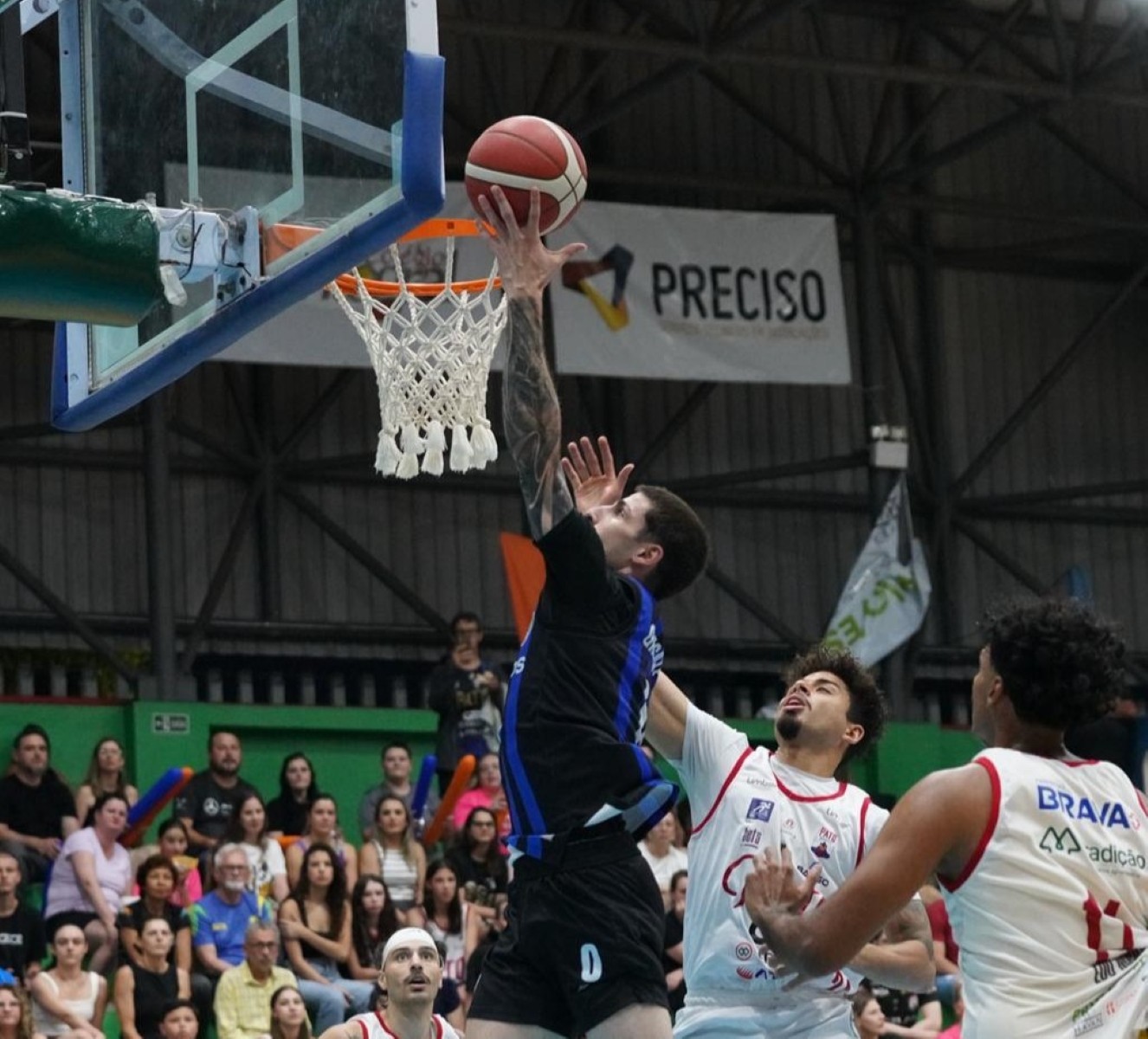 Pinheiros supera o Pato Basquete e chega à 13ª vitória consecutiva no NBB