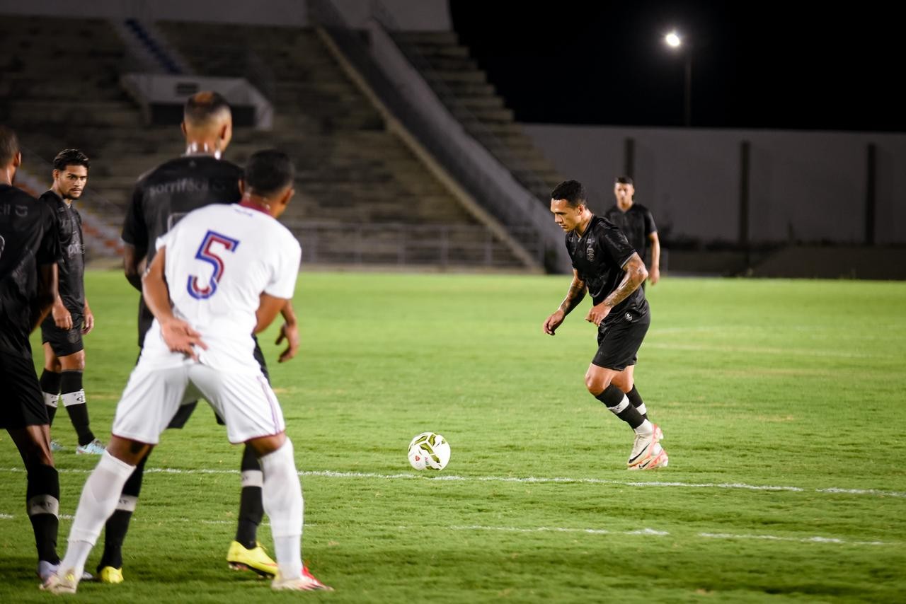 Treze sofre pressão no primeiro tempo, mas vence o Vitória-PE no último amistoso de 2025