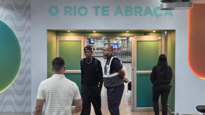 Vitão revela papo com Filipe Luís e celebra chegada ao Flamengo: “Feliz demais”