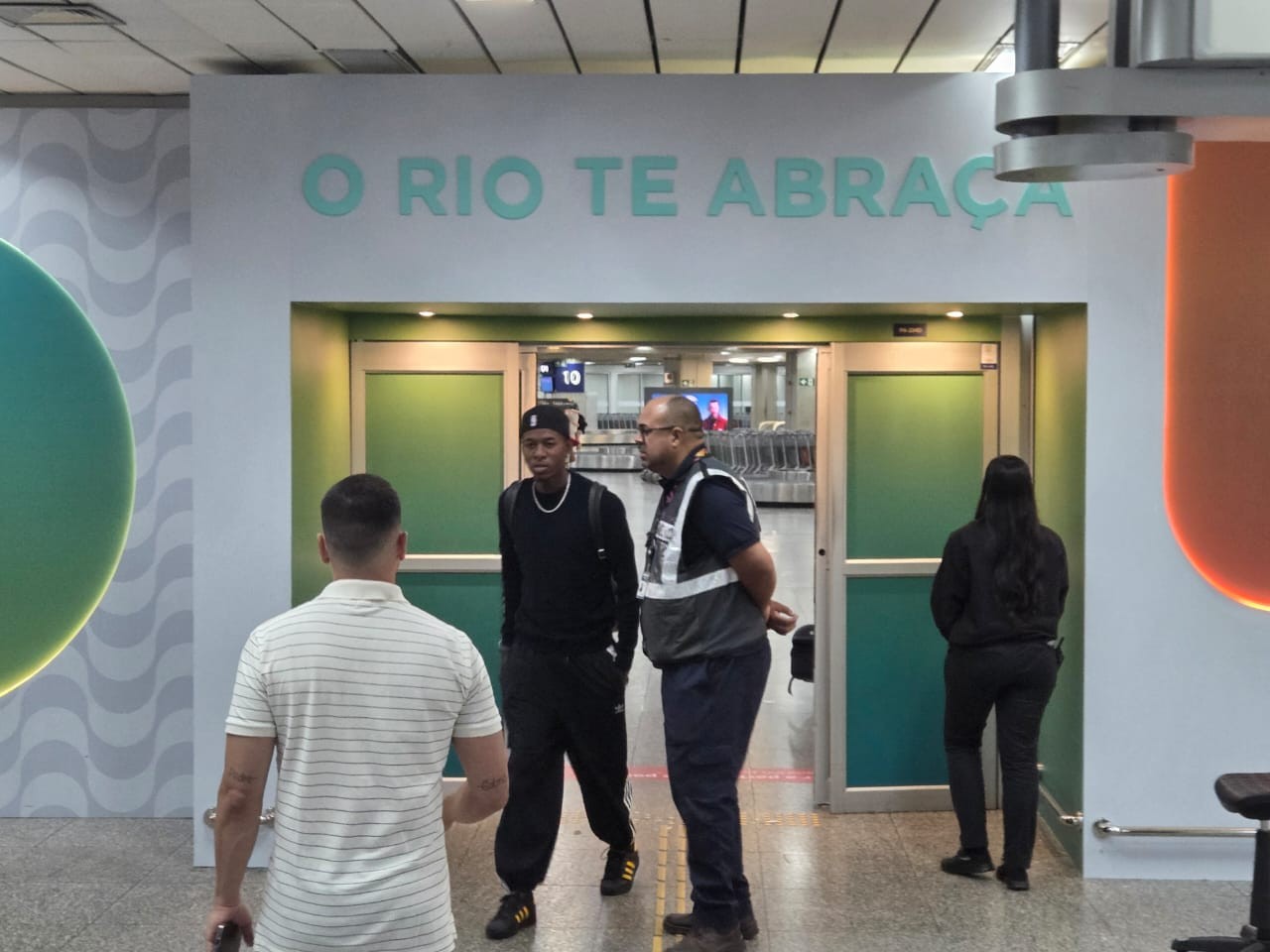Vitão revela papo com Filipe Luís e celebra chegada ao Flamengo: “Feliz demais”