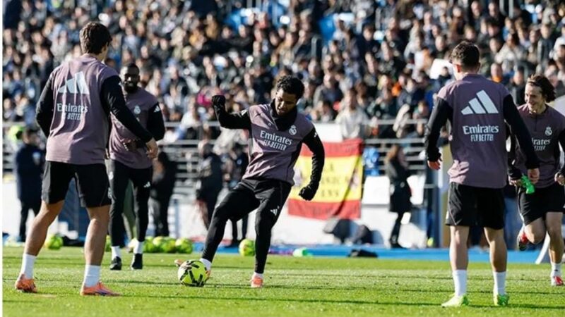 Torcida do Real Madrid lota treino aberto do time; veja imagens