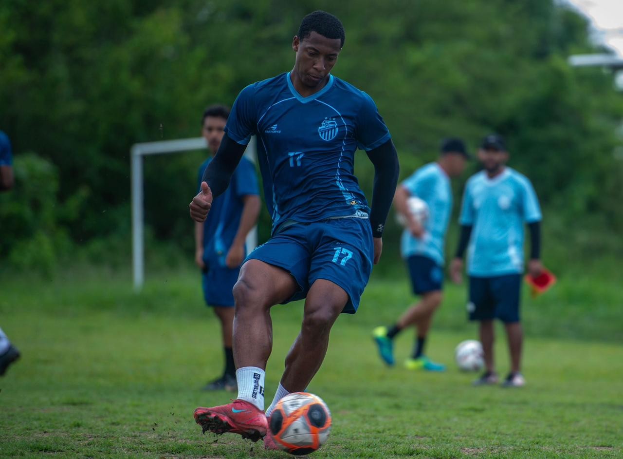 Com passagem na base do Fast, atacante João Pedro é novo reforço do São Raimundo-AM