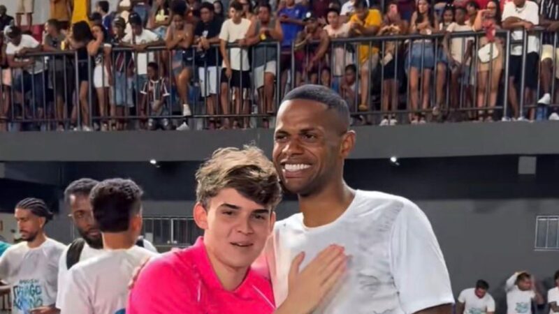 Em recuperação no Atlético-MG, Júnior Santos disputa jogo festivo nas férias; diretor promete punição