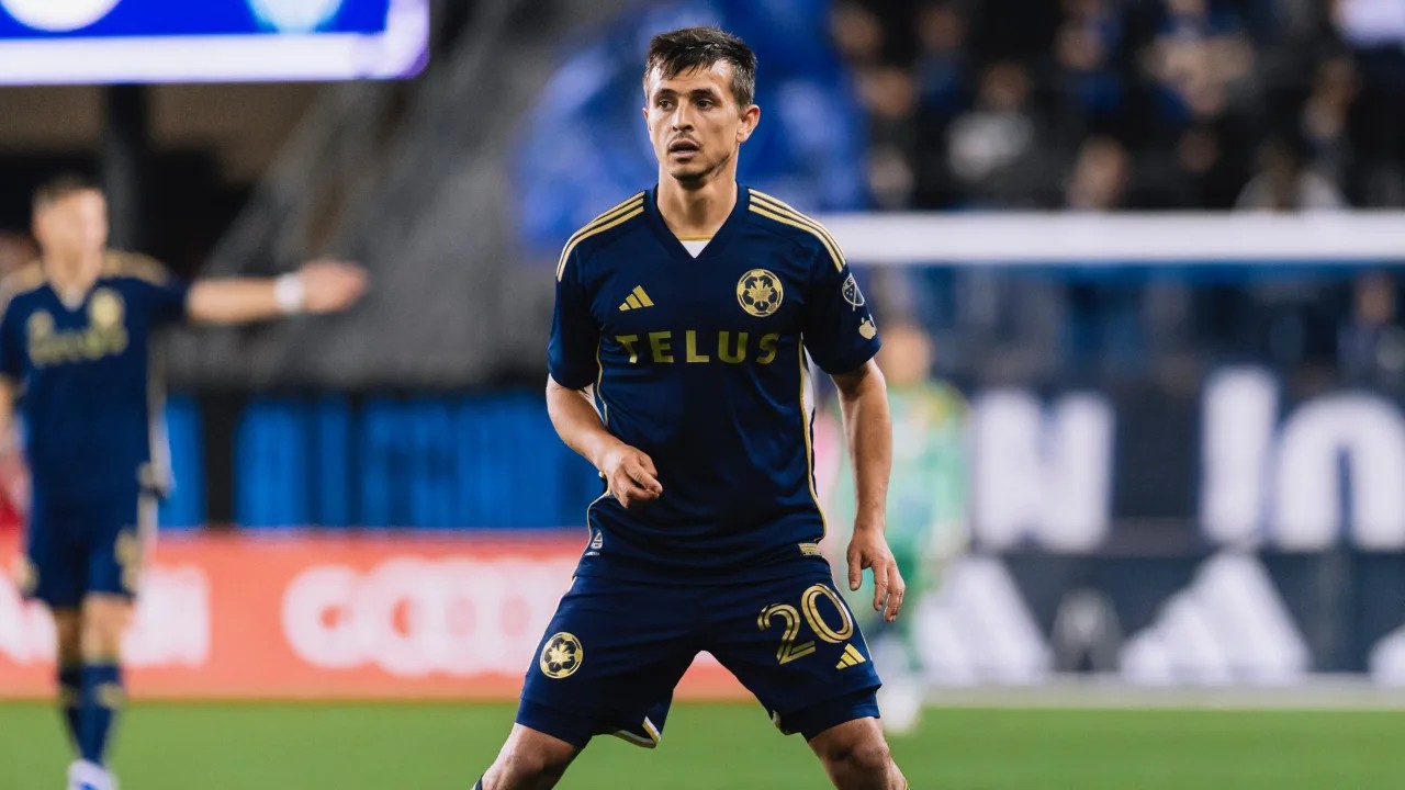 Athletico inicia conversas para contratar o volante Andrés Cubas