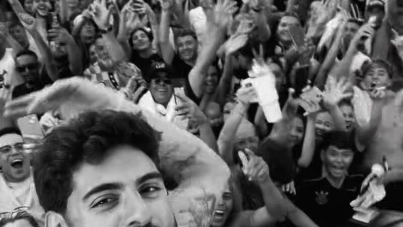 Yuri Alberto é ovacionado por multidão em visita a bairro onde passou a infância; veja vídeo