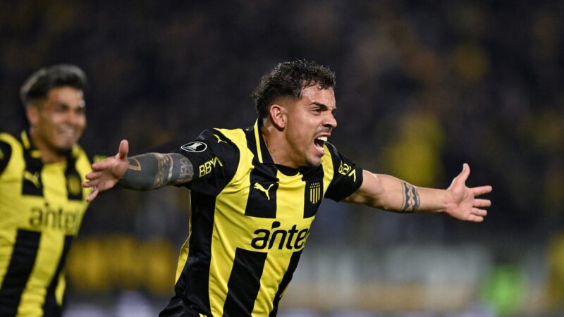 Peñarol devolve Terans lesionado ao Fluminense, que exige pagamento de salário durante tratamento