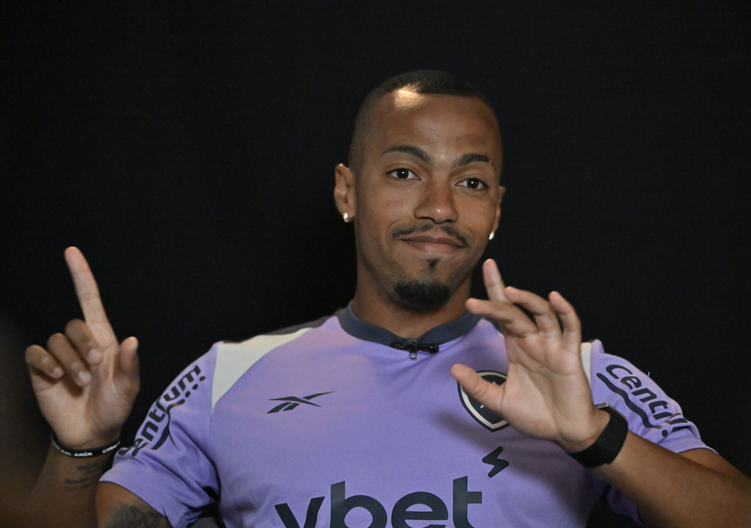 Marlon Freitas se despede do Botafogo após acordo com o Palmeiras