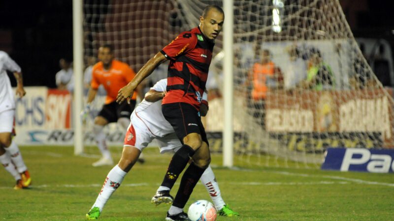 Estreante em clássicos, técnico do Sport tem bom retrospecto contra o Santa Cruz como ex-atacante