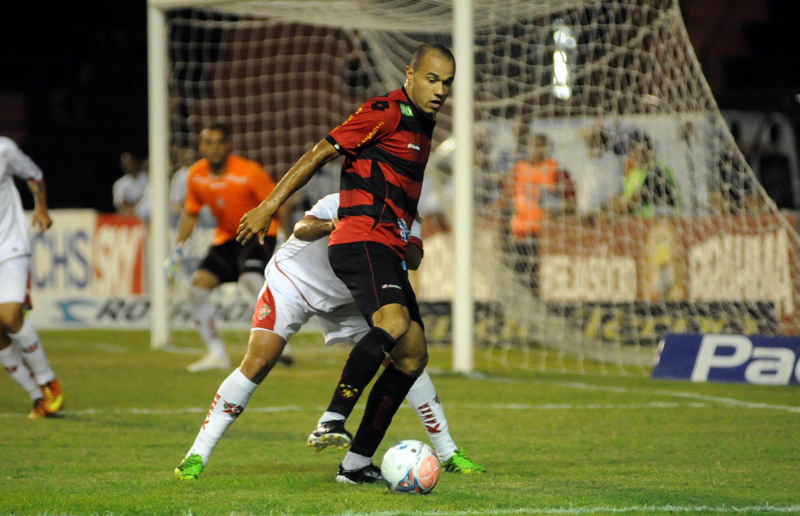 Estreante em clássicos, técnico do Sport tem bom retrospecto contra o Santa Cruz como ex-atacante