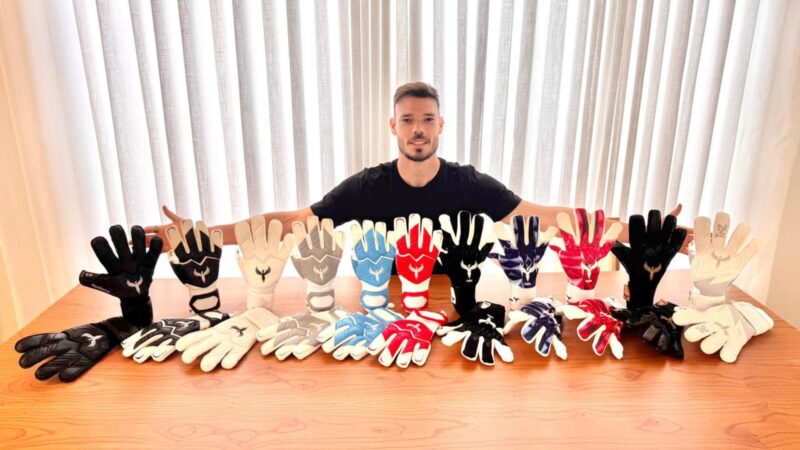 Goleiro do Mirassol, Thomazella abriu empresa de luvas após dificuldade de adaptação