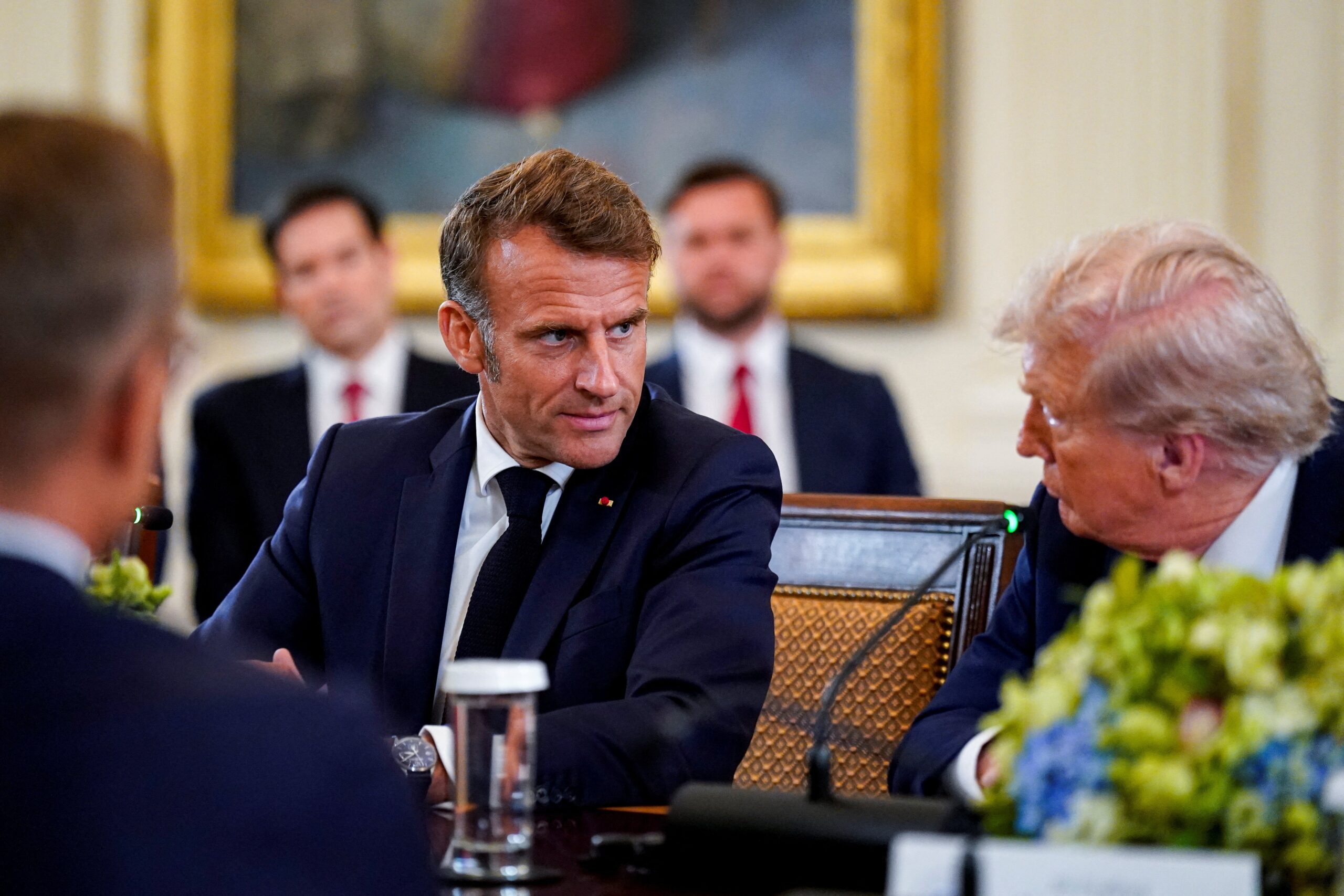 Trump ameaça taxar vinhos franceses em 200% para pressionar Macron a aderir ao ‘Conselho da Paz’