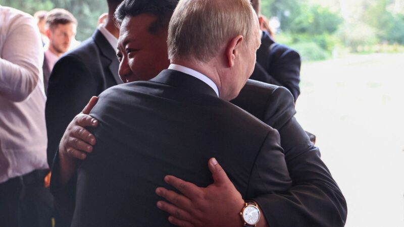 Kim Jong-un promete apoio permanente a Putin; Coreia do Norte já enviou milhares de soldados para ajudar os russos contra a Ucrânia