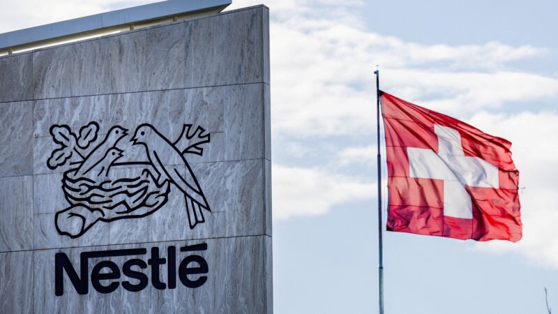 Nestlé faz recall de lotes de fórmulas infantis em 25 países por risco de toxina