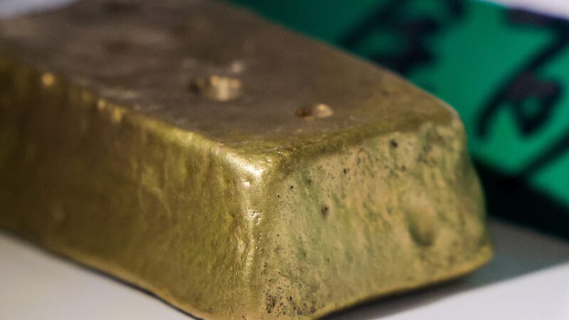 Ouro supera US$ 5.100 e atinge o maior valor da história com investidores em busca de proteção