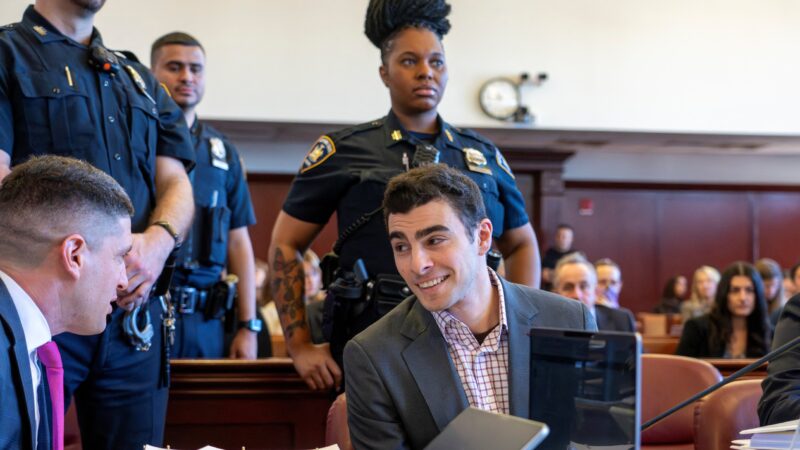 Juiz impede promotores de pedirem pena de morte contra Luigi Mangione, acusado de matar CEO