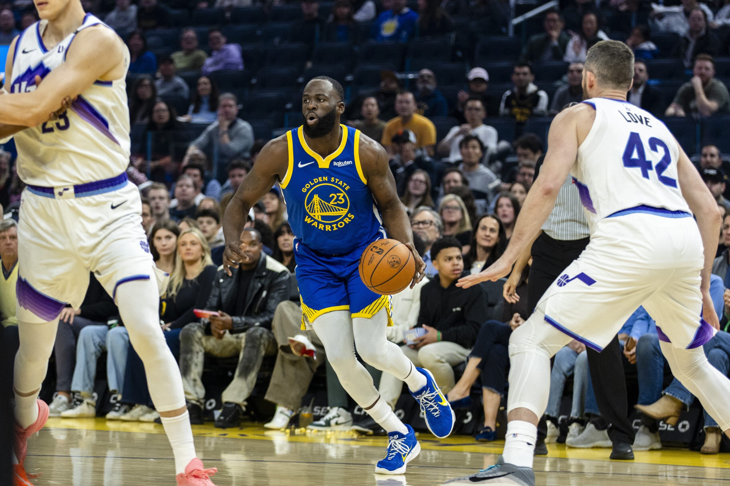 Green discute com juiz e é ejetado pela 2ª vez em duas semanas, mas Curry leva Warriors à vitória