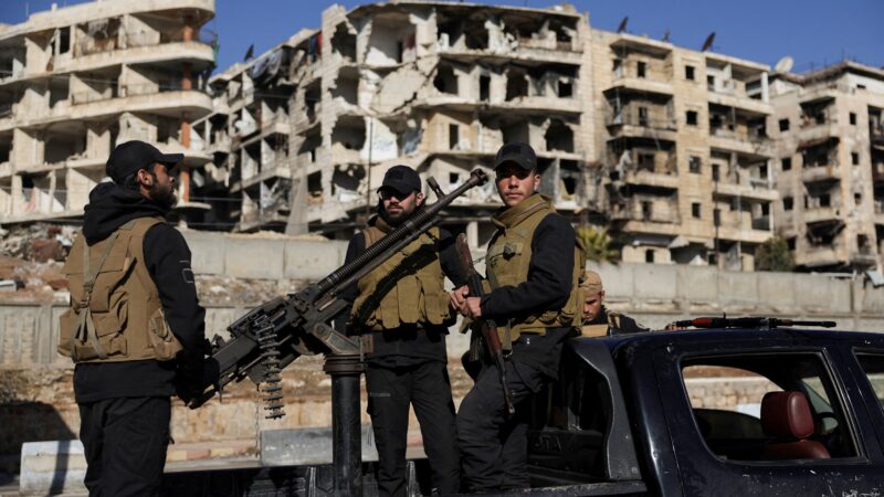 Exército da Síria diz ter tomado controle do último bairro curdo em Aleppo; milicianos negam