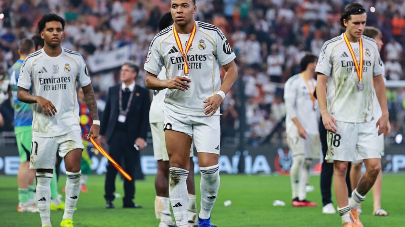 Mbappé pede que jogadores do Real deixem o campo em festa do Barcelona e gera polêmica