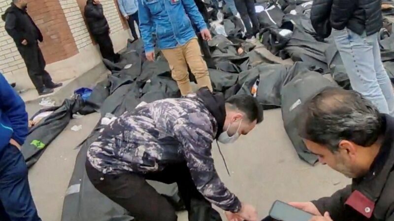 No Irã, cidadãos relatam ruas desertas, forte policiamento e vandalismo após volta da comunicação com o exterior