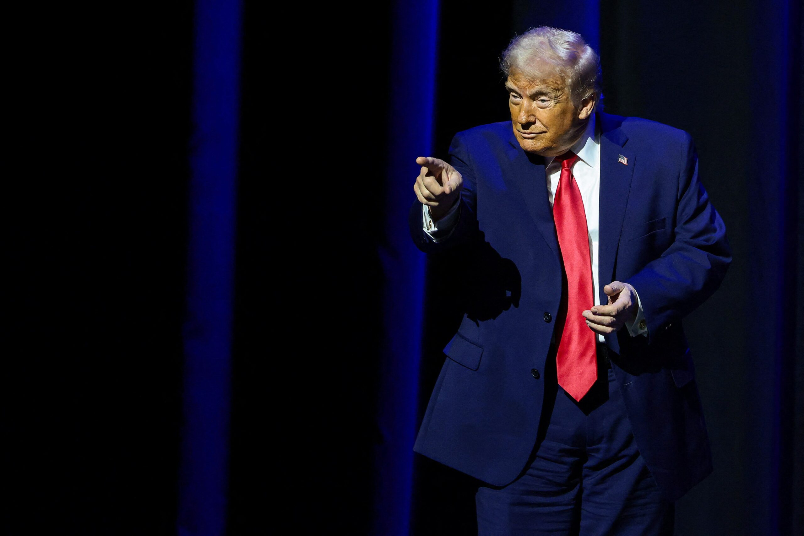 Rivais do Irã pressionam EUA contra ataque, mas Casa Branca vê bombardeio como provável, diz jornal