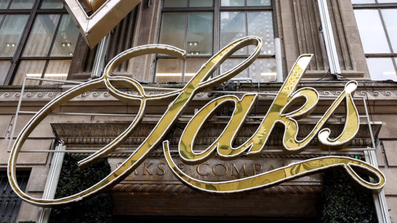 Varejista de luxo Saks Global entra com pedido de falência nos EUA
