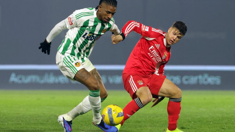 Destaque do Rio Ave, atacante André Luiz, ex-Flamengo, fecha com Olympiacos