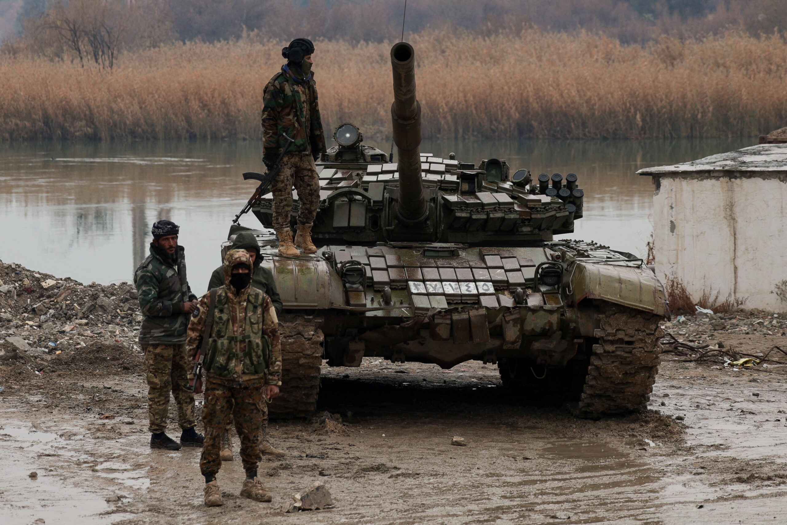 Cerca de 1.500 integrantes do Estado Islâmico fogem de prisão na Síria, diz agência