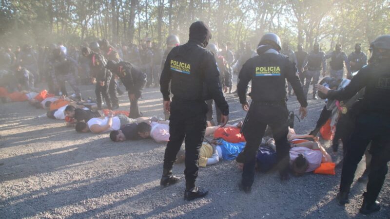 Policiais são mortos, presos fazem motim e aulas são canceladas em dia de violência na Guatemala