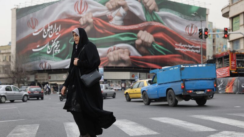 Com porta-aviões dos EUA a caminho do Oriente Médio, Irã diz estar preparado para ‘guerra total’