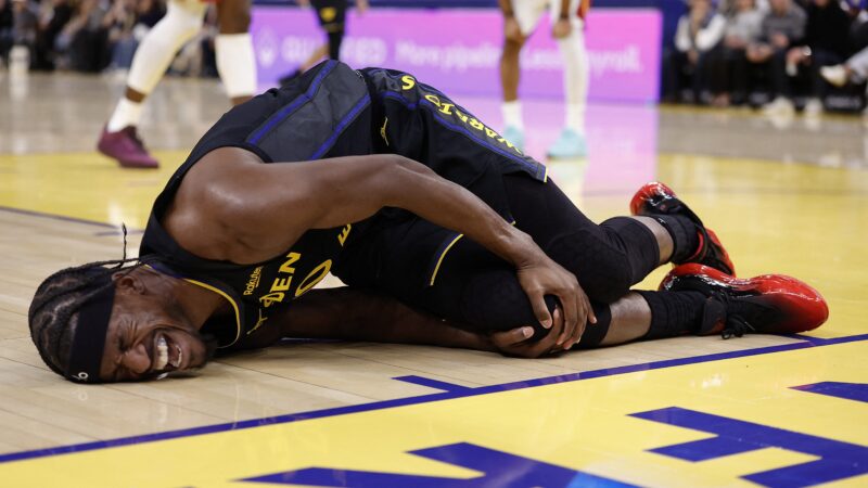 Jimmy Butler lesiona joelho em jogo dos Warriors e vai ficar fora do restante da temporada da NBA