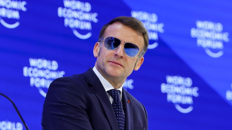 Visual de Macron em Davos impulsiona ações de fabricante de óculos em 4 milhões de dólares