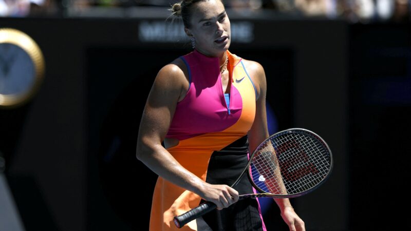 Sabalenka reclama da proibição de pulseiras fitness no Australian Open: “Não entendo”