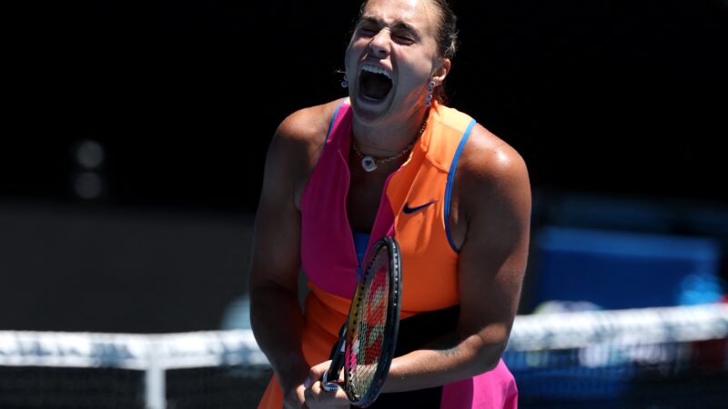 Sabalenka sofre penalização por gritar durante ponto, e árbitra adverte: “Não fez o som natural”
