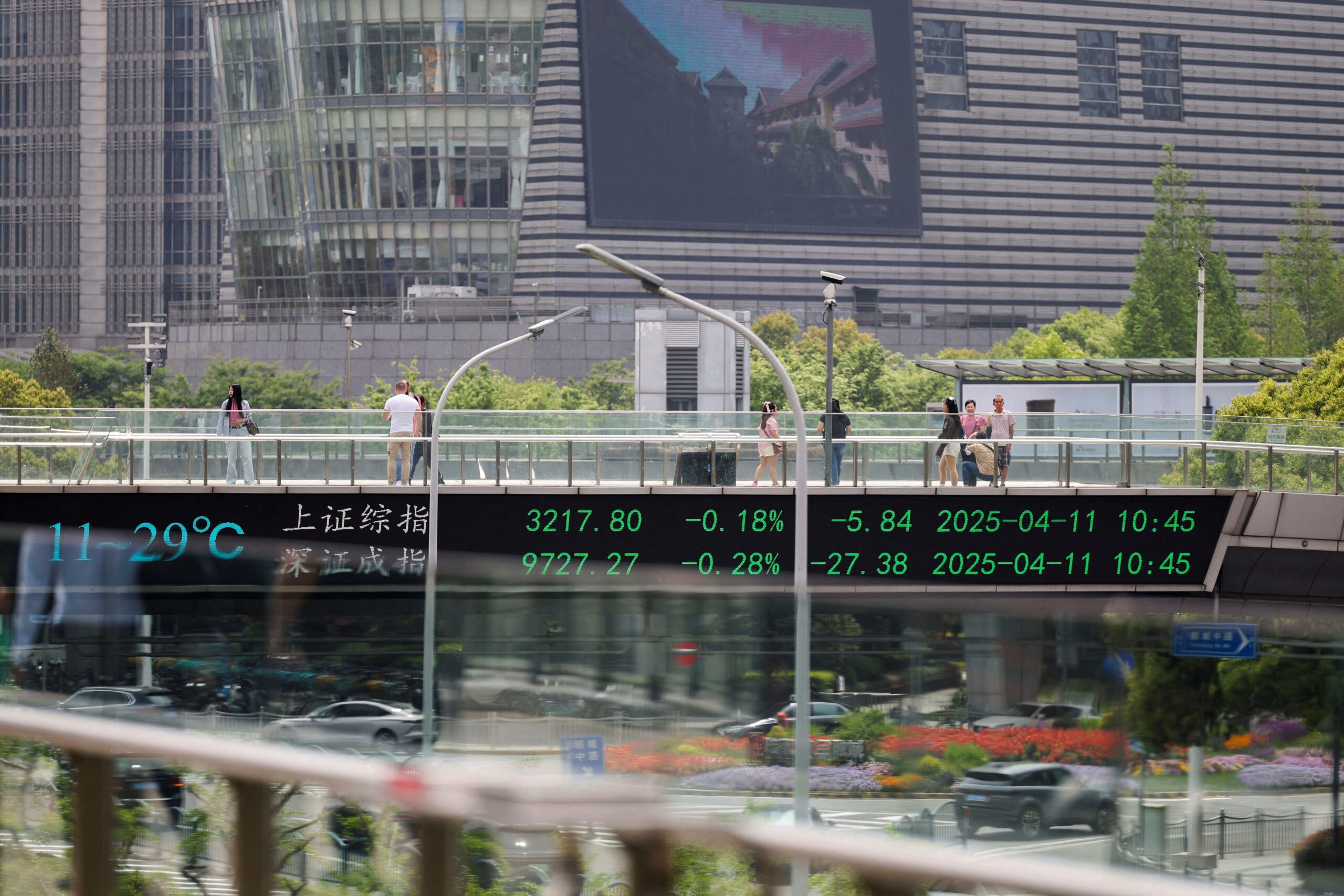 Mercados globais recuam à espera de anúncio do novo presidente do Fed