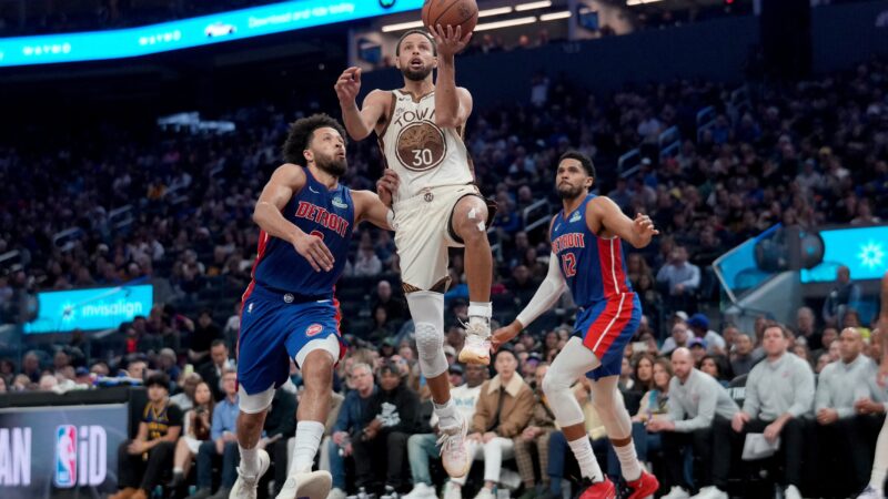 NBA: Curry deixa jogo com dores no joelho, Gui Santos brilha, mas Warriors perdem