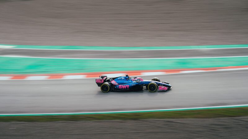 F1 2026: veja primeiros vídeos oficiais dos carros na pista