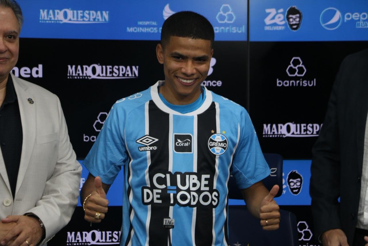 José Enamorado é apresentado pelo Grêmio e vive ansiedade por estreia: “Mais rápido possível”