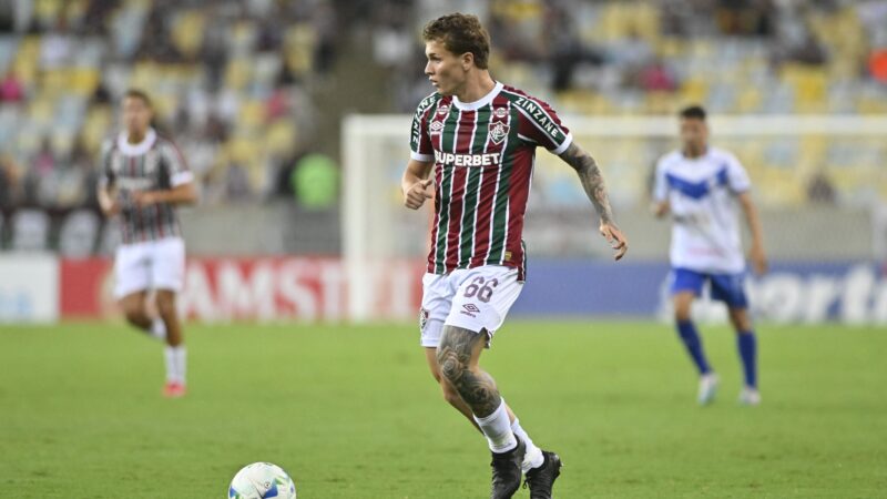 Náutico negocia contratação do lateral-esquerdo Léo Jance, do Fluminense